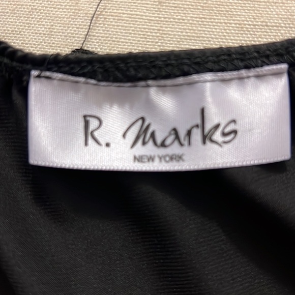 RMarks sleeveless shirt with cute opening and bow in the back - Picture 6 of 6